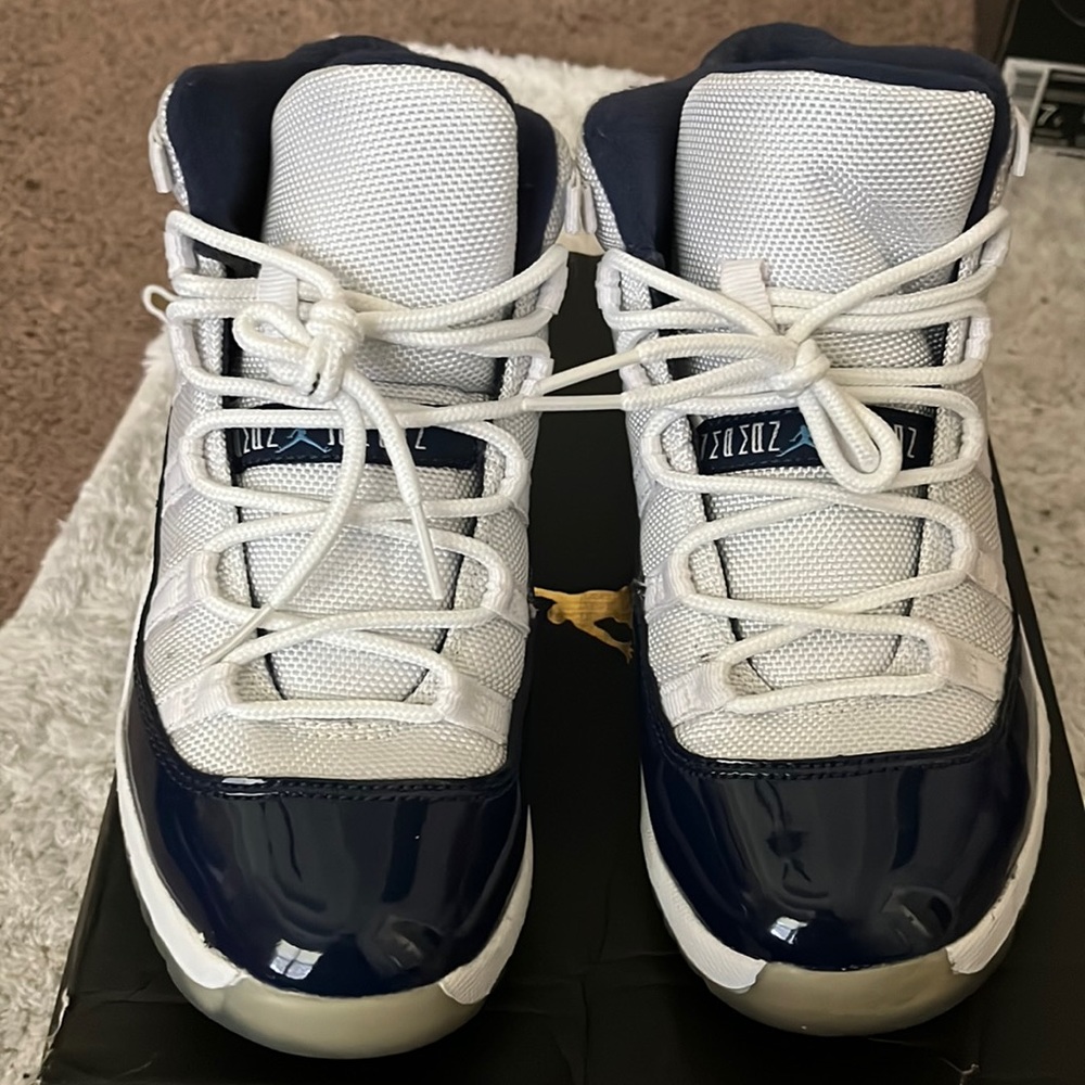 Jordan 11 RETRO Color: White/University Blue Size:3Y